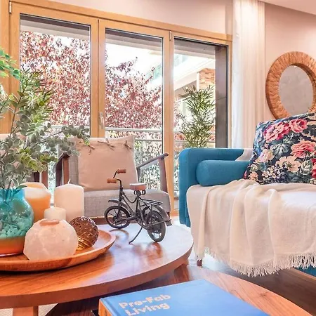 Spacious With Terrace Near Lisbon Airport *