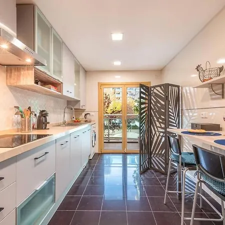 Spacious With Terrace Near Lisbon Airport Lejlighed