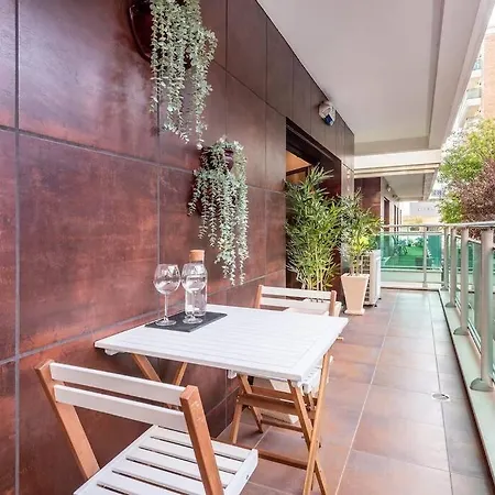 Spacious With Terrace Near Lisbon Airport