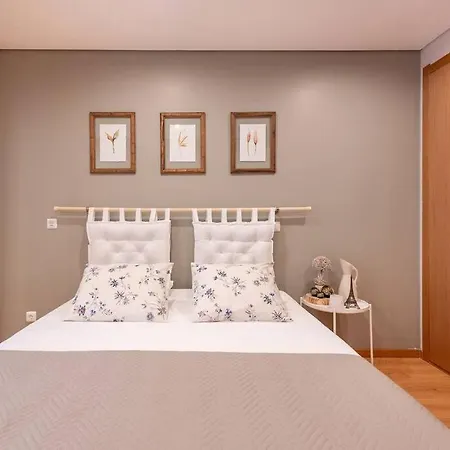 Spacious With Terrace Near Lisbon Airport * Sacavém