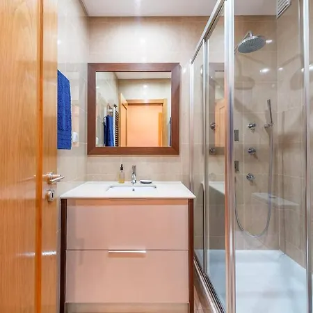 Spacious With Terrace Near Lisbon Airport * Sacavém