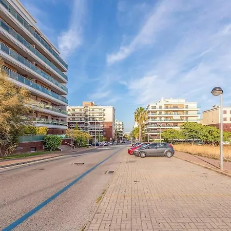 Spacious With Terrace Near Lisbon Airport